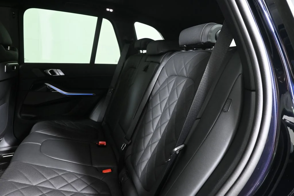 Used 2026 Black BMW xDrive50e image 4