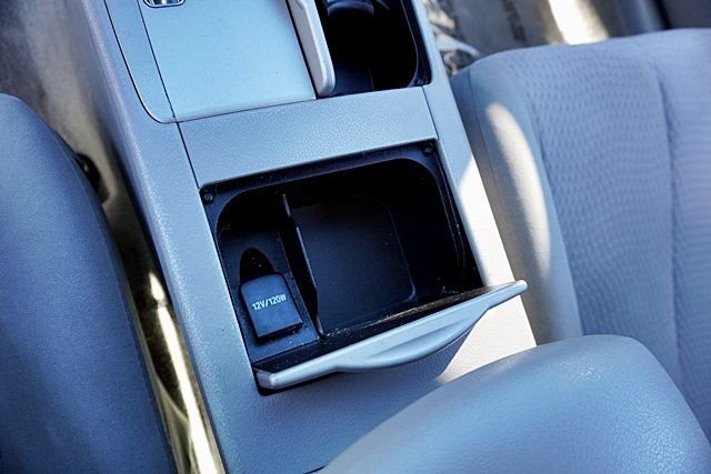 Used 2011 White Toyota LE image 25