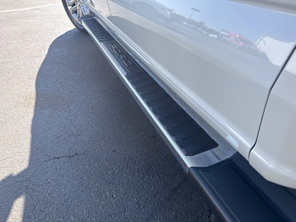 Certified Used 2024  Ford Lariat image 25