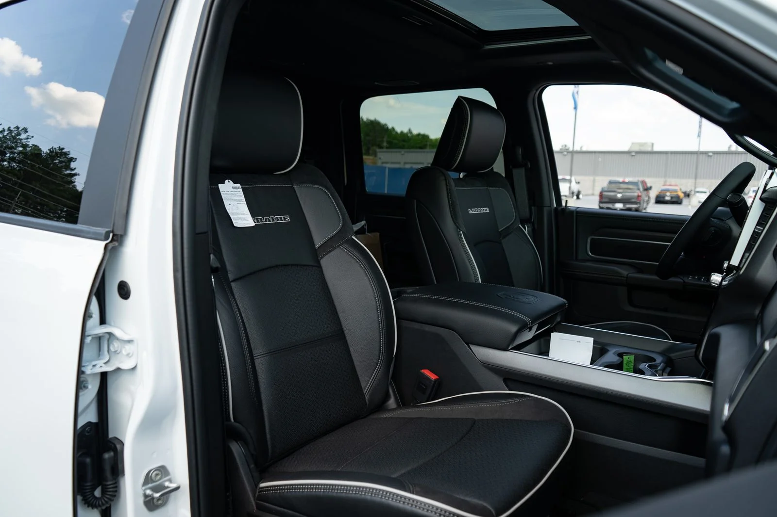 New 2026 Bright White Clear-Coat Exterior Paint RAM Laramie image 40