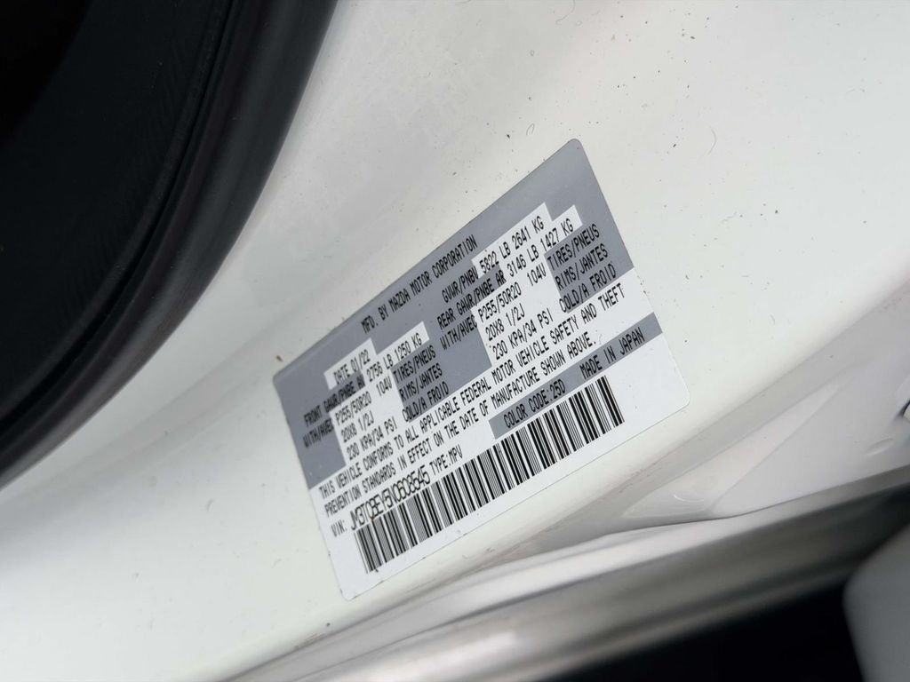 Used 2022 White Mazda Signature image 26