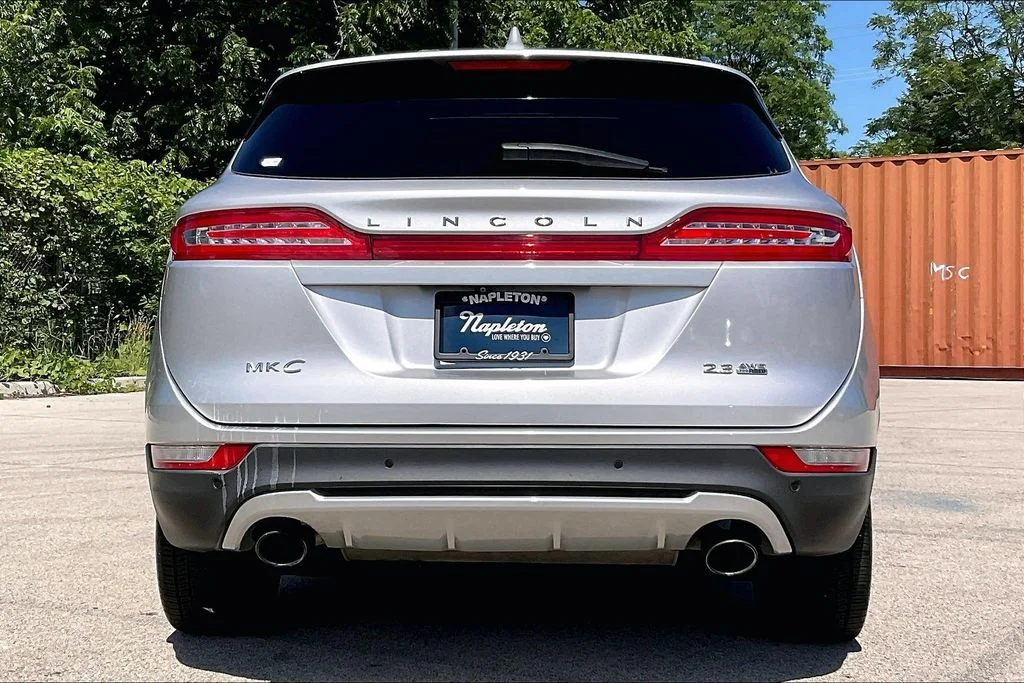 Used 2015 Silver Lincoln Base image 3
