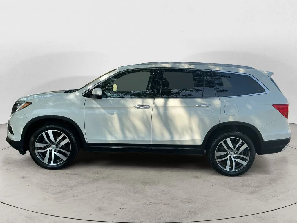 Used 2017 White Honda Elite image 12