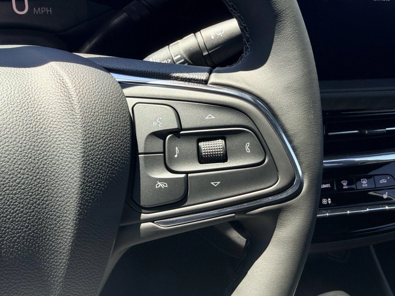 New 2026 White Frost Tricoat Buick Avenir image 22