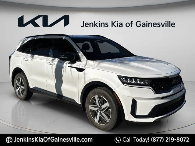 Used 2023 White Kia S image 1