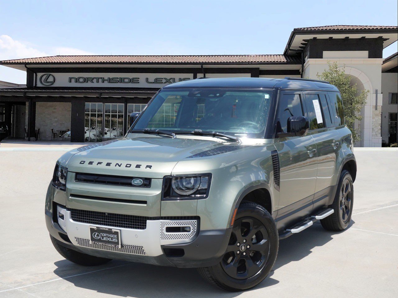 Used 2023 Green Land Rover S image 1