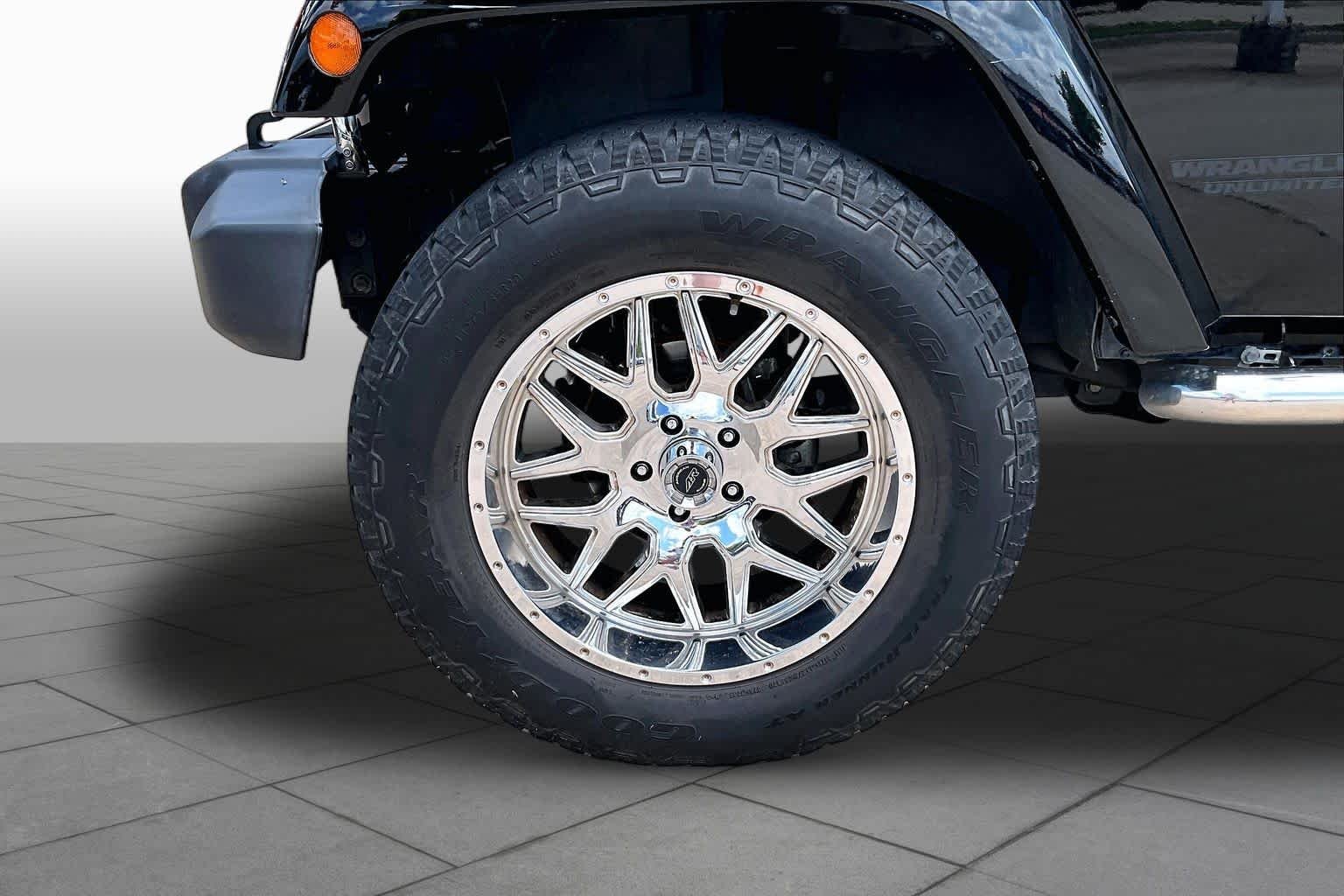 Used 2015 Black Clearcoat Jeep Altitude image 8