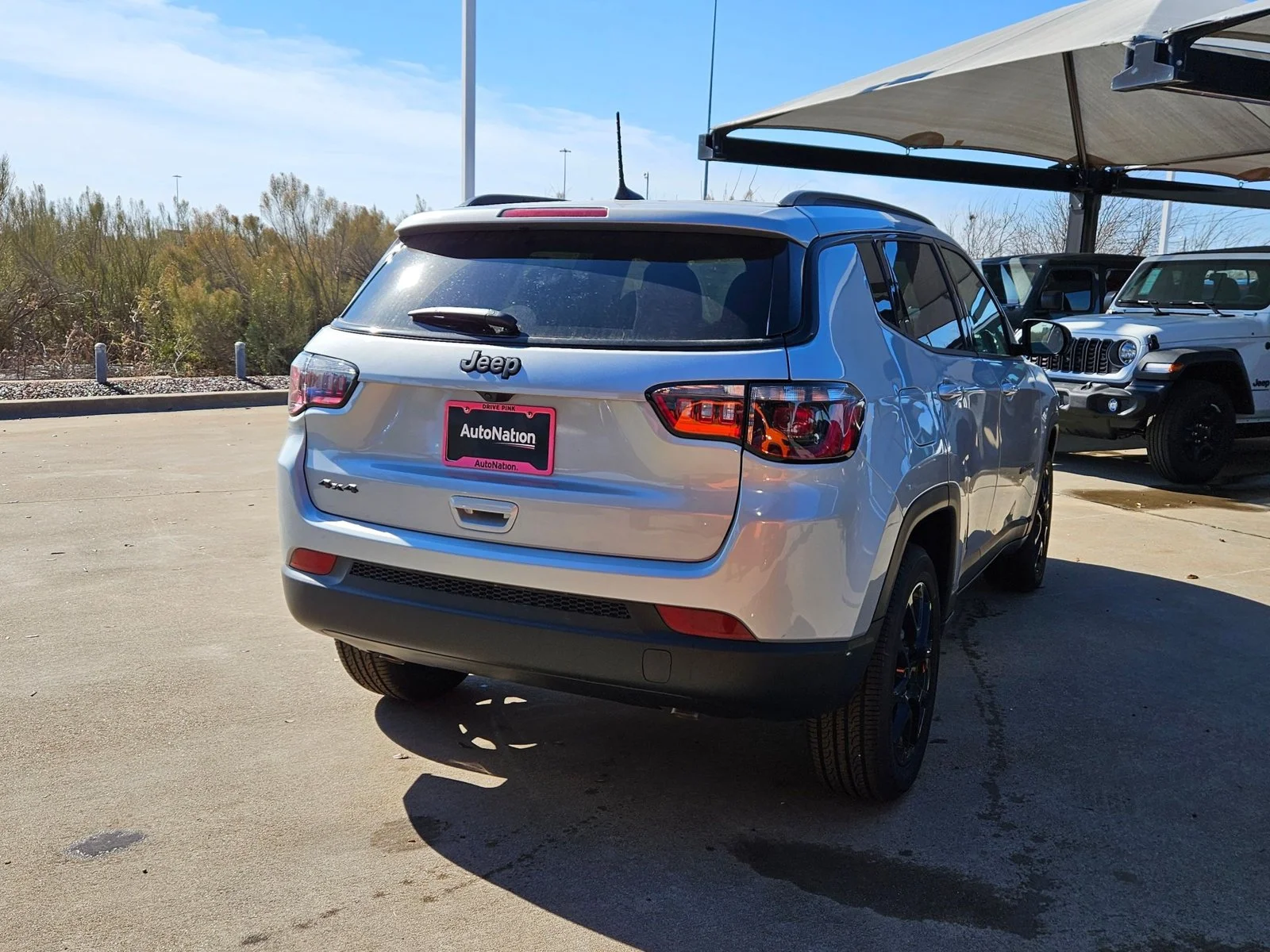 New 2026 Silver Zynith Metallic Clearcoat Jeep Latitude Altitude image 2