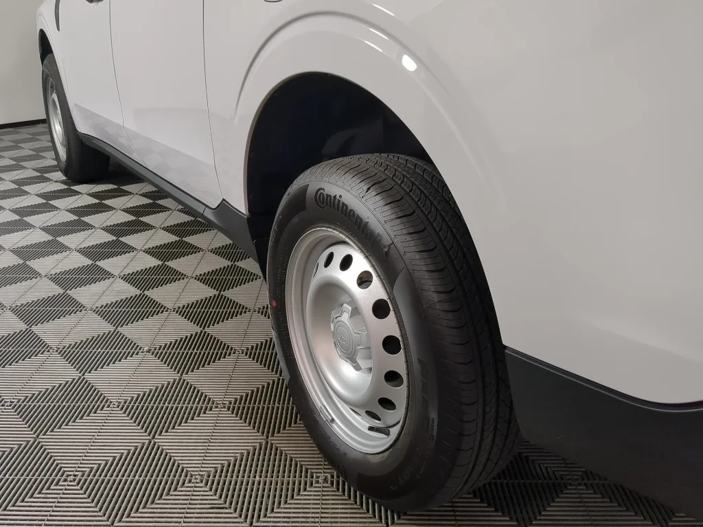 New 2026 Oxford White Ford XL image 5