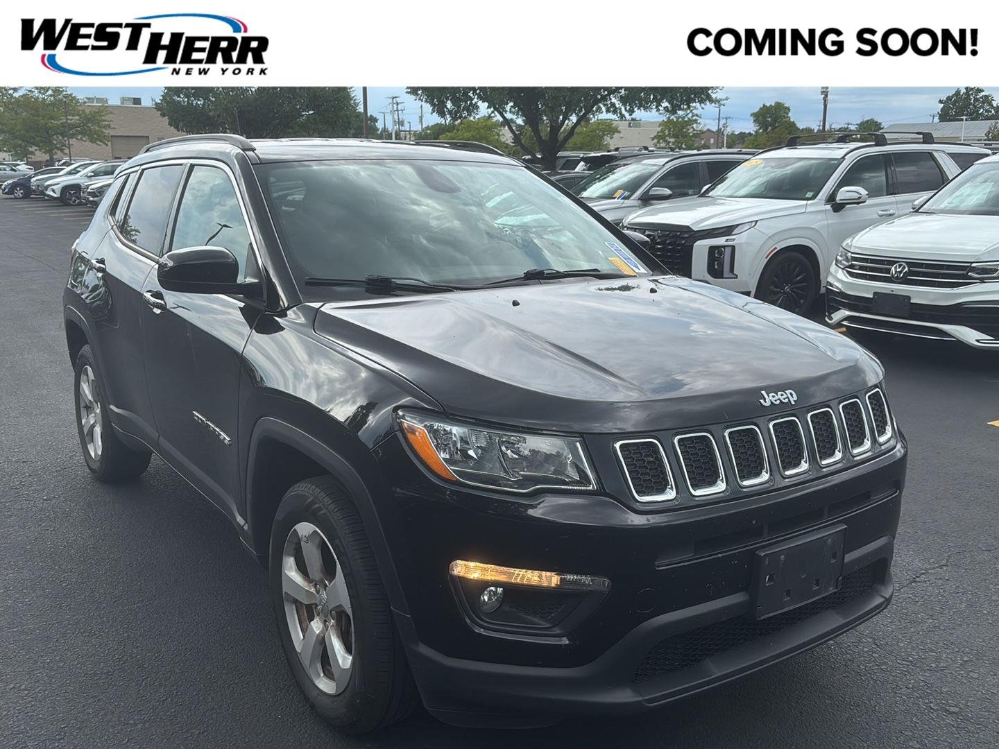 Used 2021 Diamond Black Crystal Pearlcoat Jeep Latitude image 1