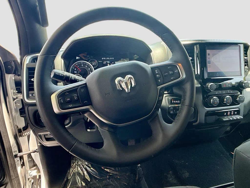 Used 2025 White Ram Big Horn/Lone Star image 11