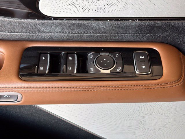 Used 2022  Lincoln Grand Touring image 13