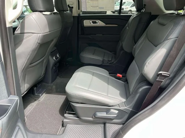 New 2026 Star White Metallic Tri-Coat Ford Active image 16