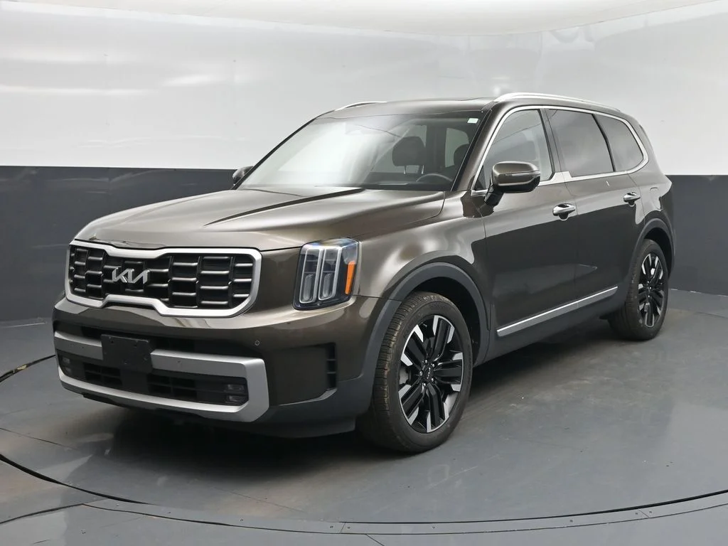 Used 2023 Green Kia SX-Prestige image 22