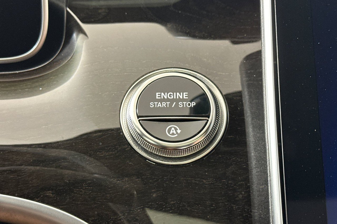 Used 2026 GRAPHITE GREY METALL Mercedes-Benz C 300 image 20