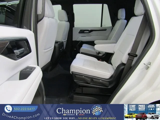 Used 2025 Iridescent Pearl Tricoat Chevrolet Premier image 21