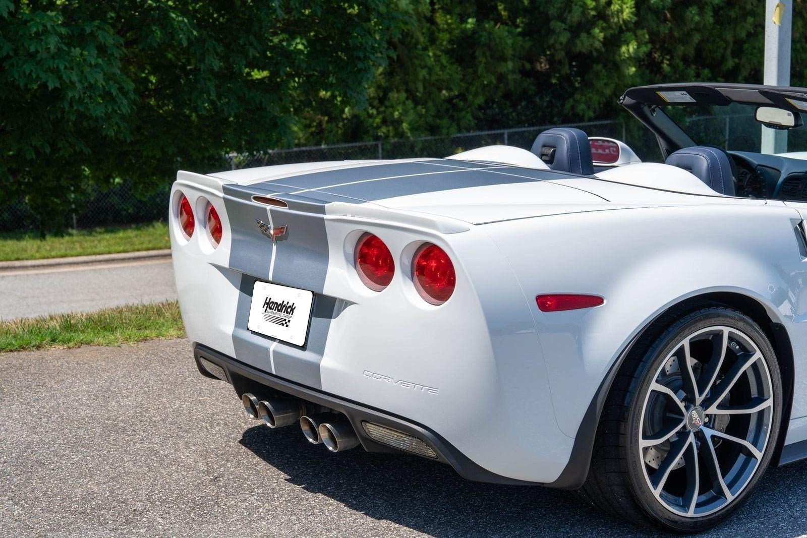 Used 2013 Arctic White Chevrolet 427 1SC image 13