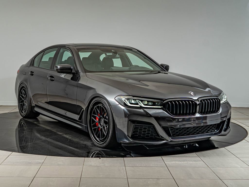 Used 2023 Dark Graphite Metallic BMW 540i image 3