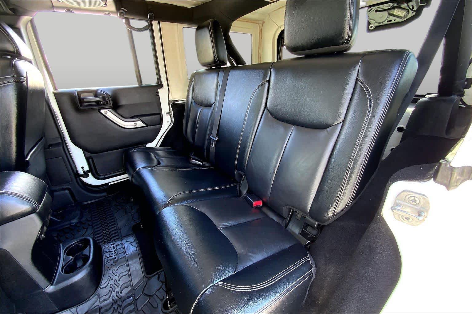 Used 2014 Bright White Clearcoat Jeep Rubicon X image 20