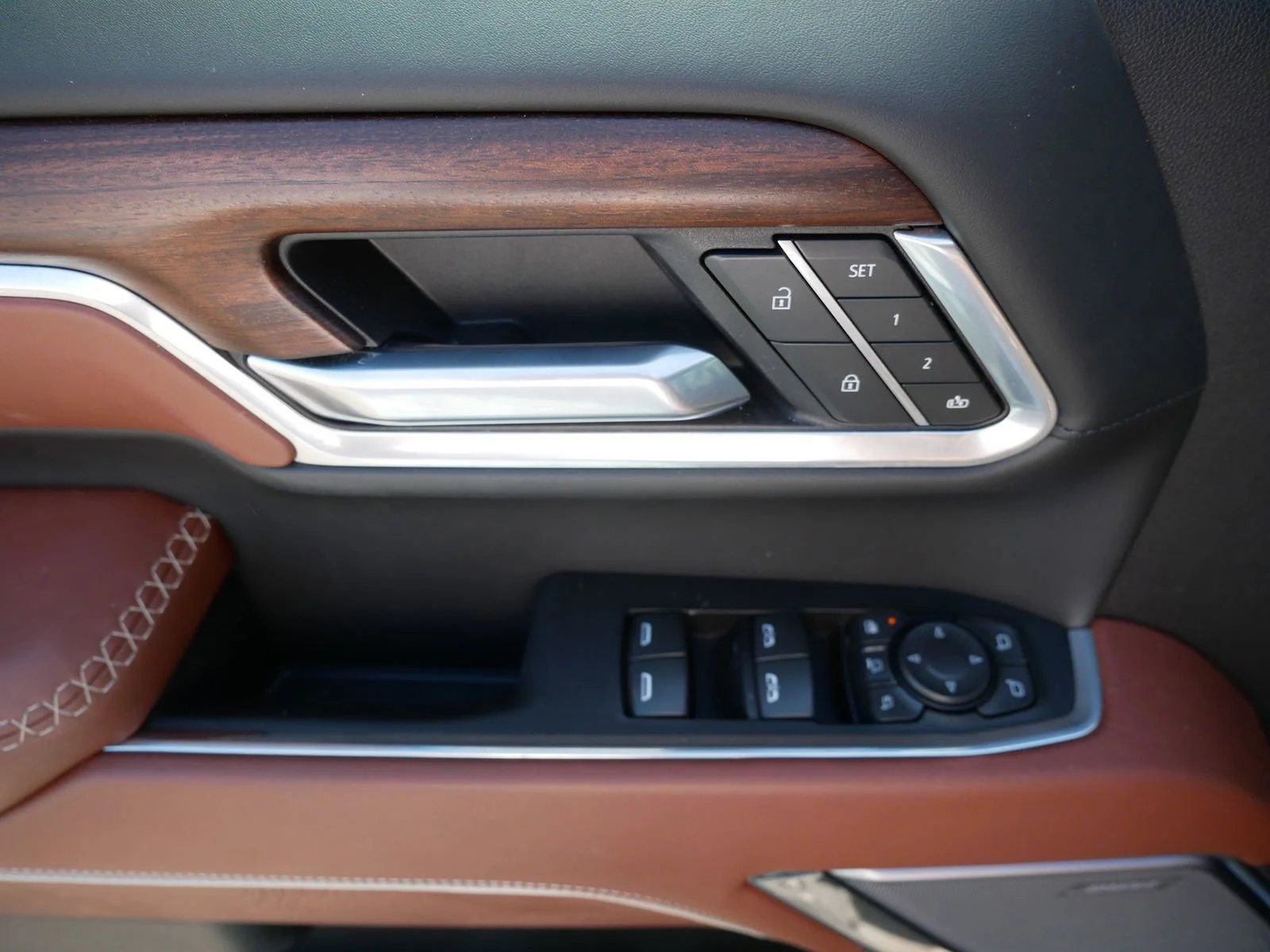 Used 2025 Sterling Metallic GMC Denali Ultimate image 18