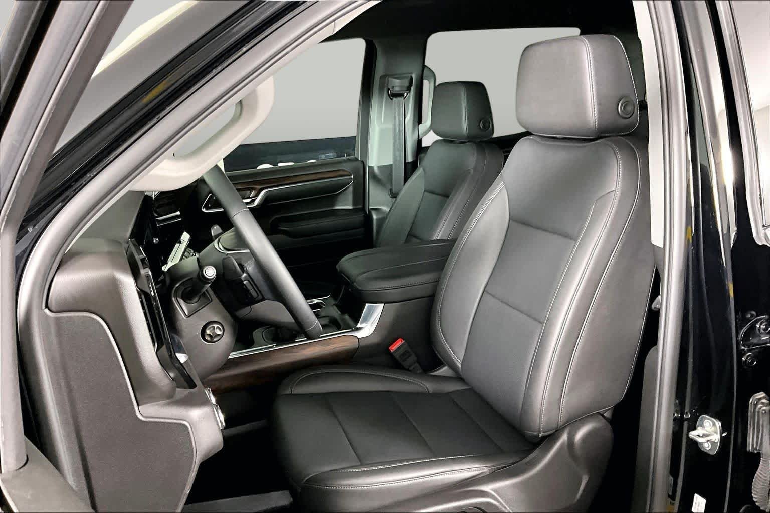 Used 2024 Onyx Black GMC SLT image 8