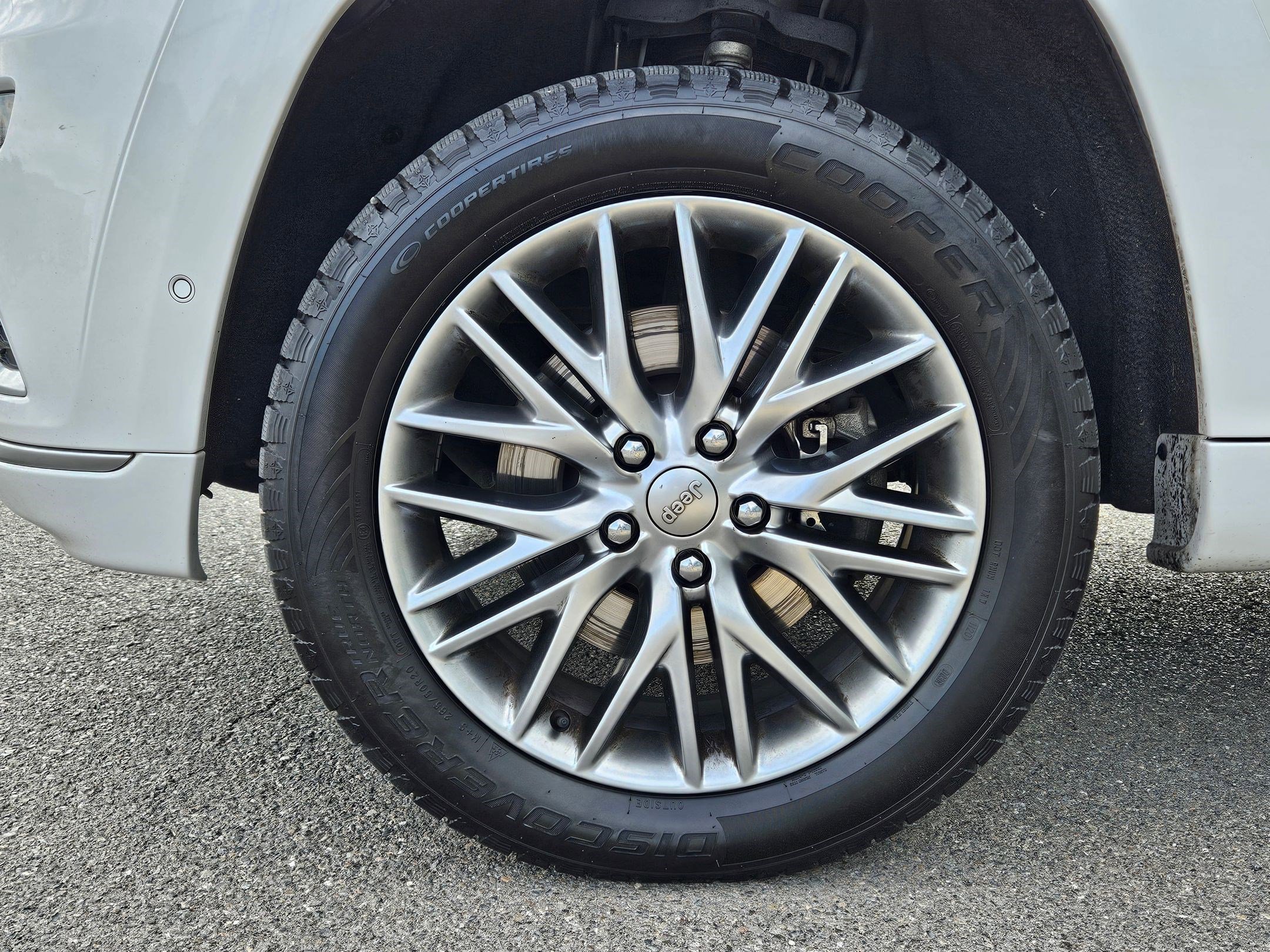Used 2018 Ivory 3-Coat Jeep Summit image 11