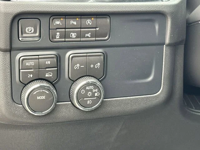 2026 Chevrolet Suburban Premier - Photo 21