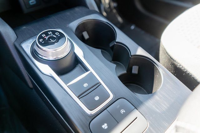 Used 2022 Oxford White Ford SE image 28