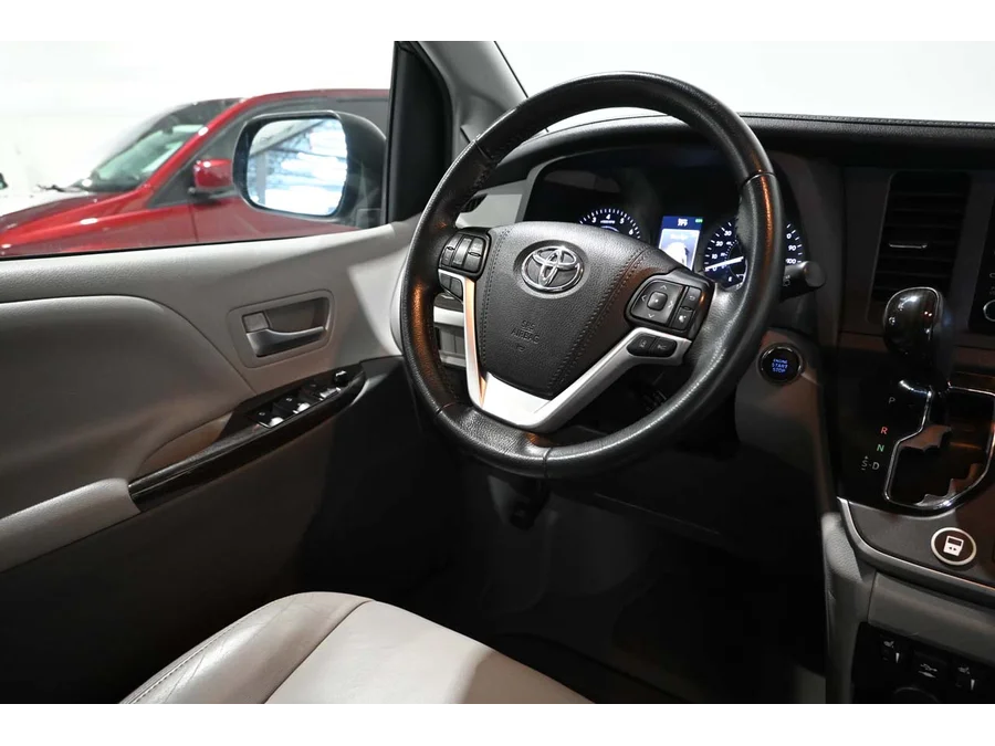 Used 2020 GRAY Toyota XLE Mobility Handicap Van image 24