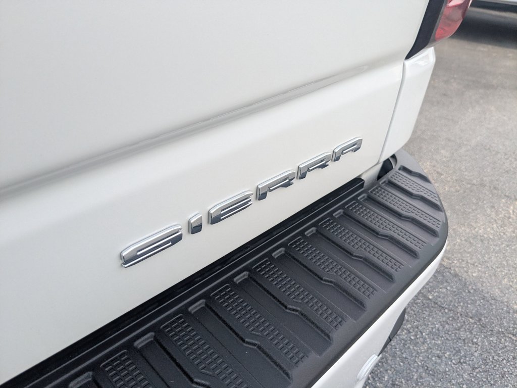 Used 2025 White Frost Tricoat GMC Denali image 31