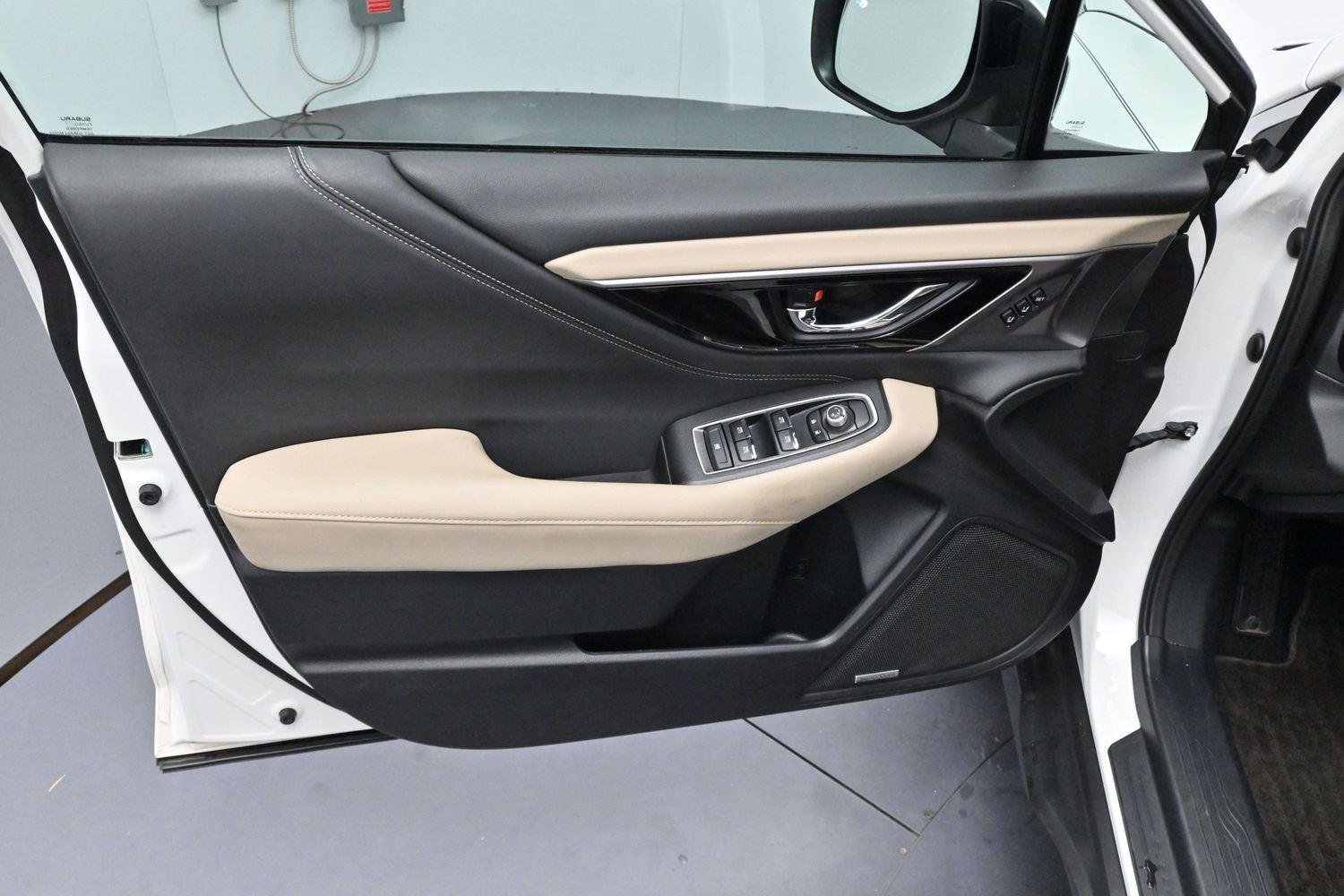 Used 2022 Crystal White Pearl Subaru Limited image 9