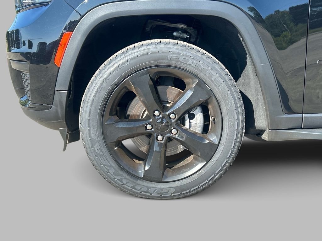 Used 2023 Black Jeep Altitude image 9