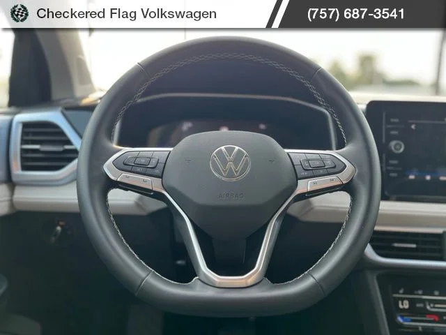 Used 2025 Platinum Gray Metallic Volkswagen 1.5T SE image 32