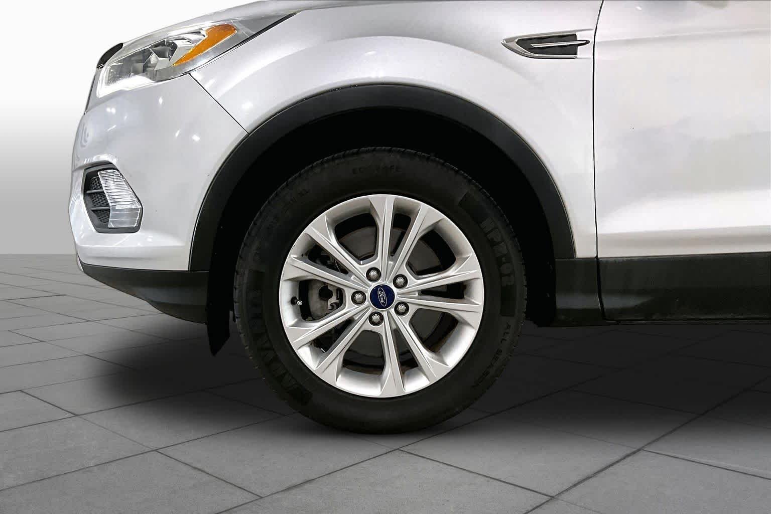 Used 2017 Ingot Silver Metallic Ford SE image 11