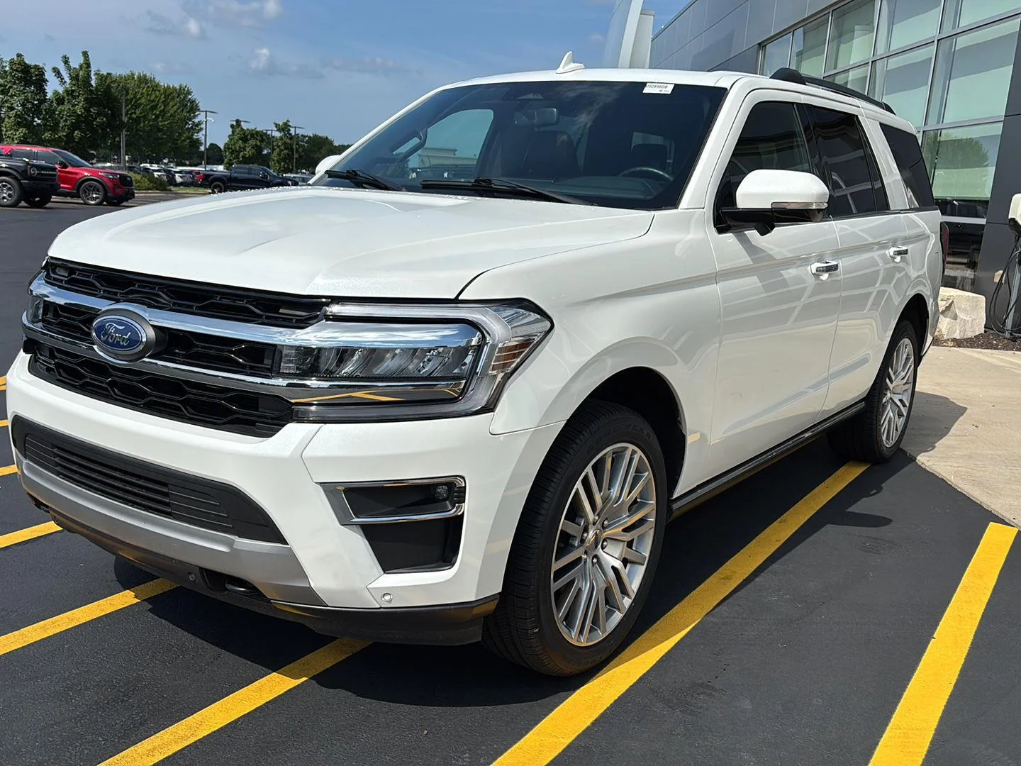 Used 2023 Star White Ford Limited image 8