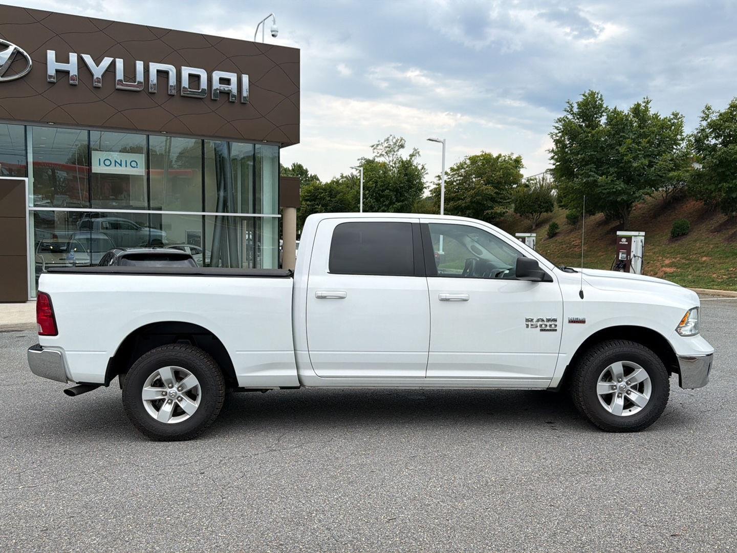 Used 2019 Bright White Clearcoat Ram SLT image 10