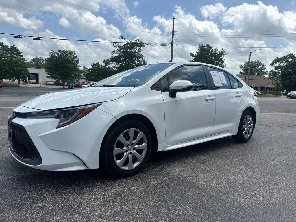 Used 2022 White Toyota LE image 3