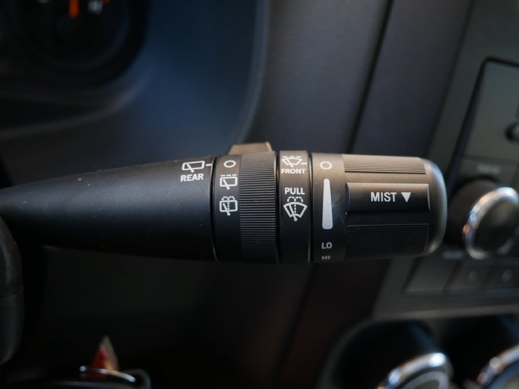 Used 2015 Silver Jeep Latitude image 19