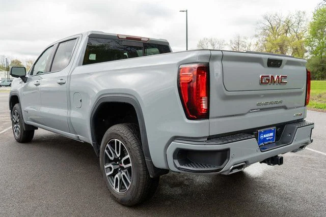 Used 2025  GMC AT4 image 8