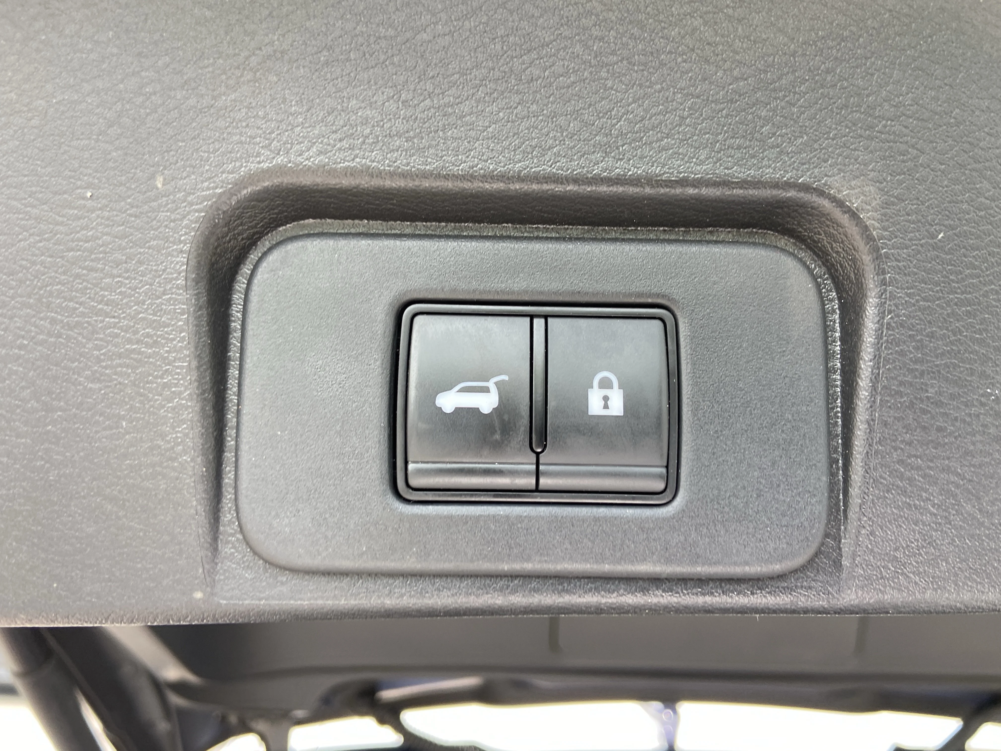 2024 Nissan Rogue SV - Photo 31