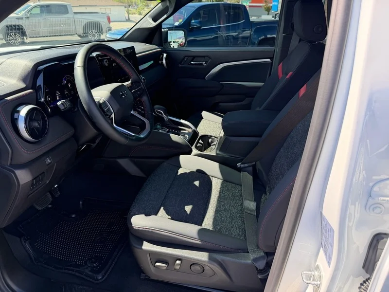 Used 2025 Summit White Chevrolet Z71 image 17