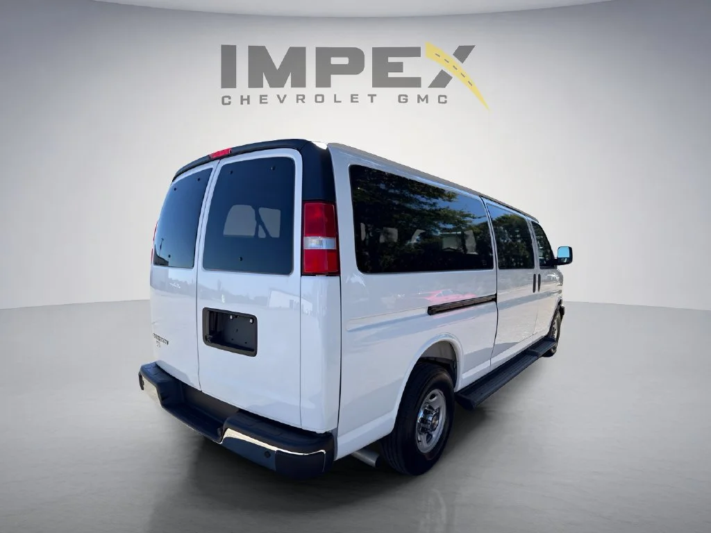 Used 2025 Summit White Chevrolet 1LT image 5