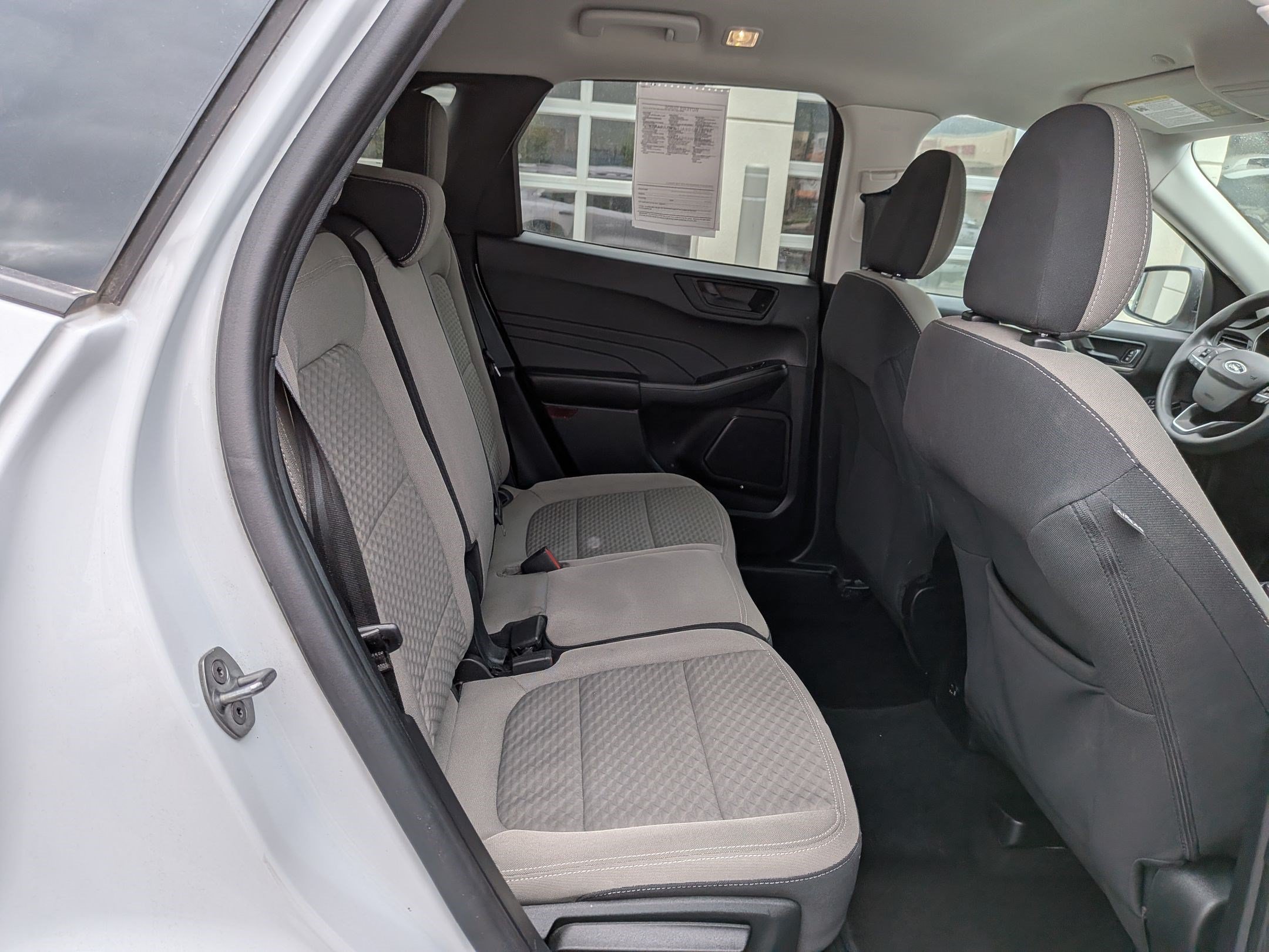 Used 2022 Oxford White Ford SE image 29