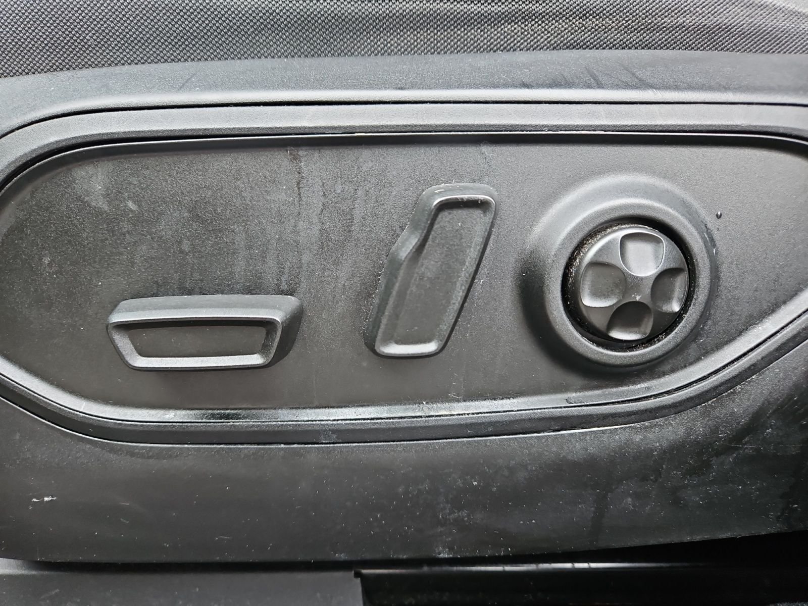 Used 2023 Gray Jeep Laredo image 22
