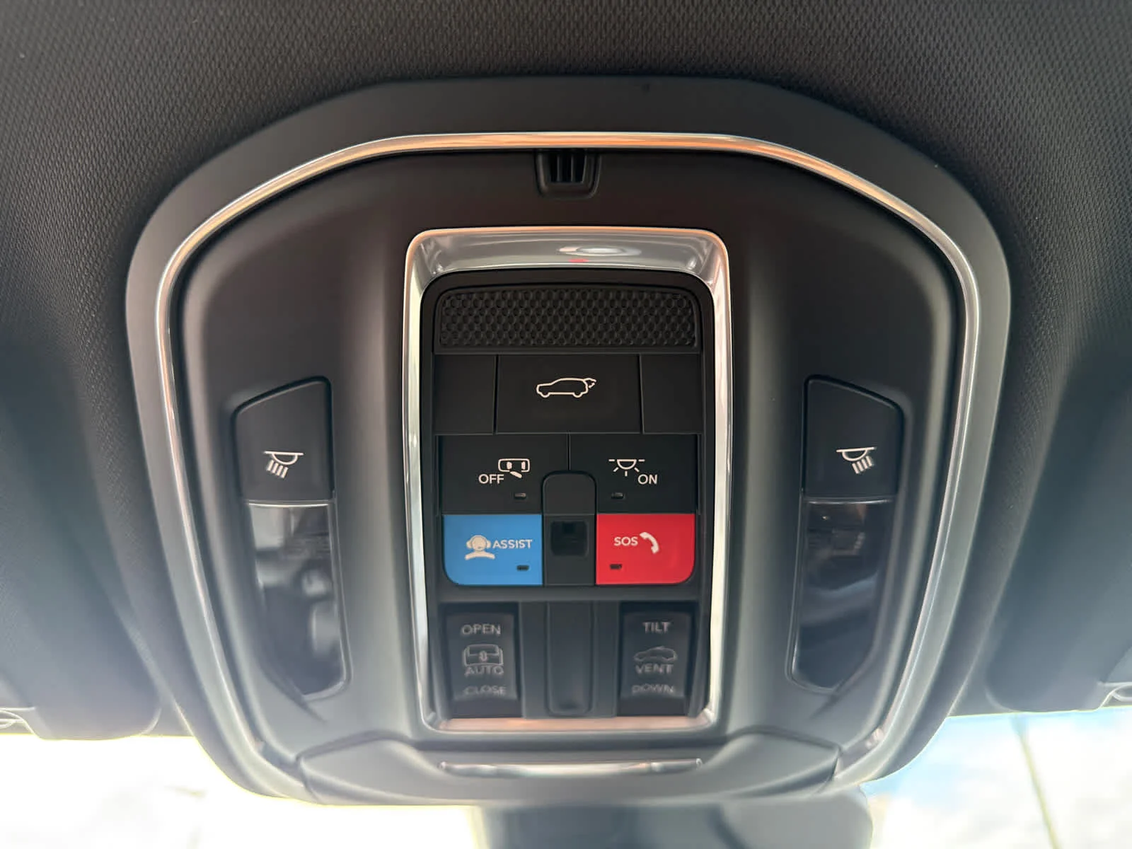 New 2026 Baltic Gray Metallic Clearcoat Jeep Laredo X image 23