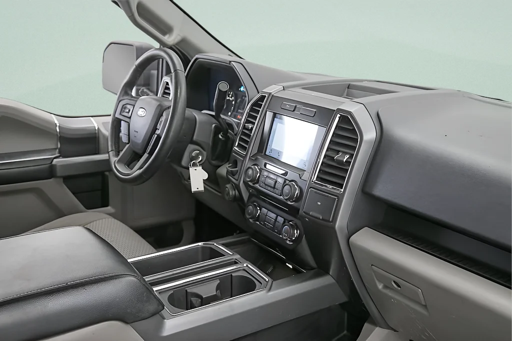 Used 2016 Oxford White Ford XLT image 40