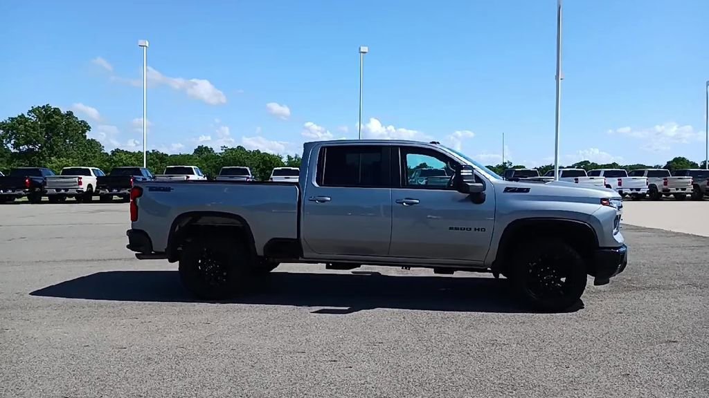 2025 Chevrolet Silverado 2500HD LT - Photo 9