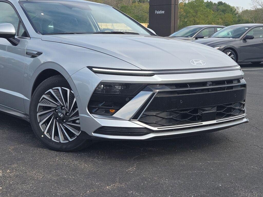 New 2025 Silver Hyundai Limited image 2
