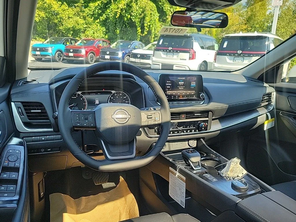 2026 Nissan Rogue SV - Photo 14