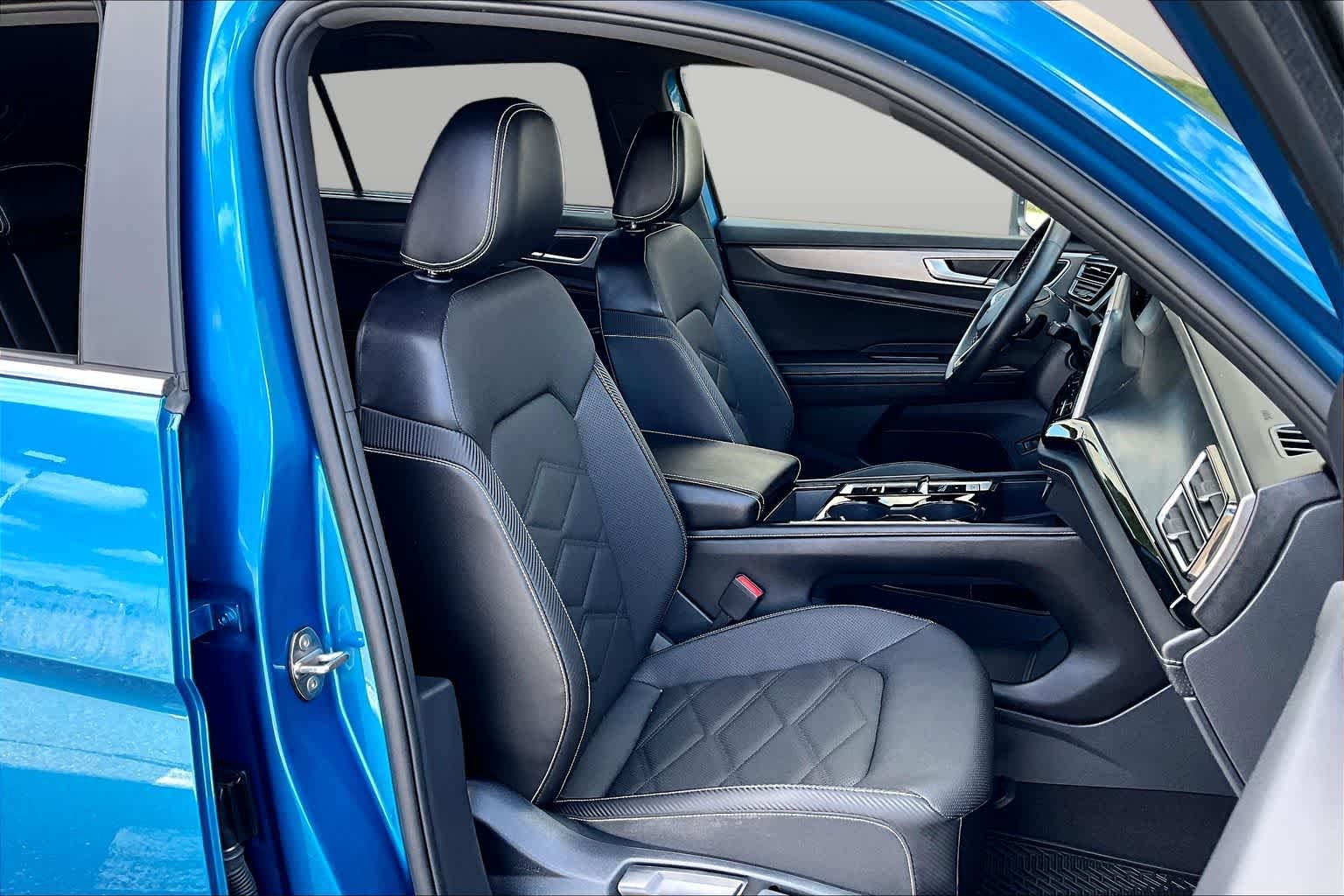 Used 2024 Kingfisher Blue Metallic Volkswagen 2.0T SE w/Technology image 8